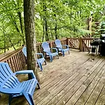 Open Concept-Hottub-Sauna-Billiard-Poker Home