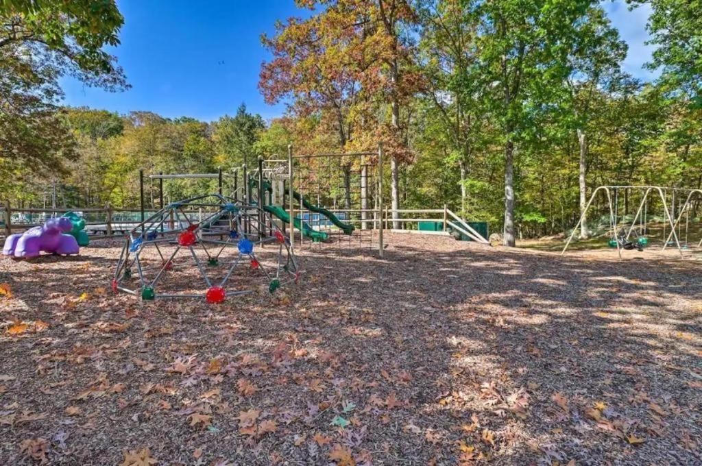 Open Concept-hottub-sauna-billiard-poker Holiday home East Stroudsburg