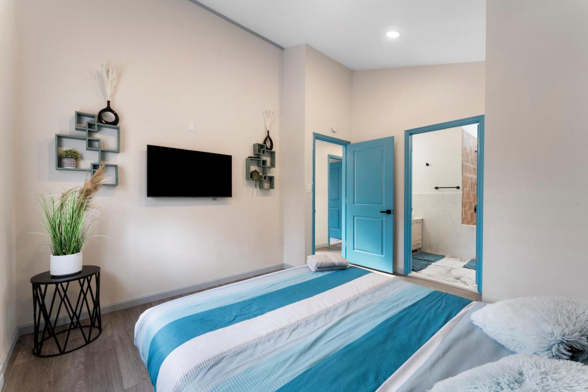 Open Concept-hottub-sauna-billiard-poker