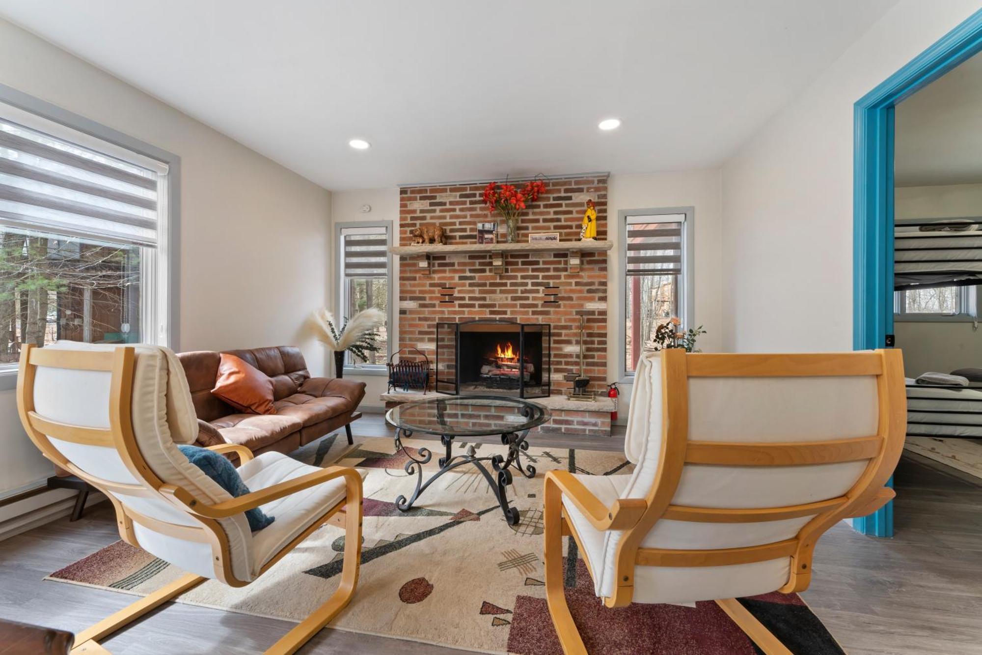 Open Concept-hottub-sauna-billiard-poker Holiday home *