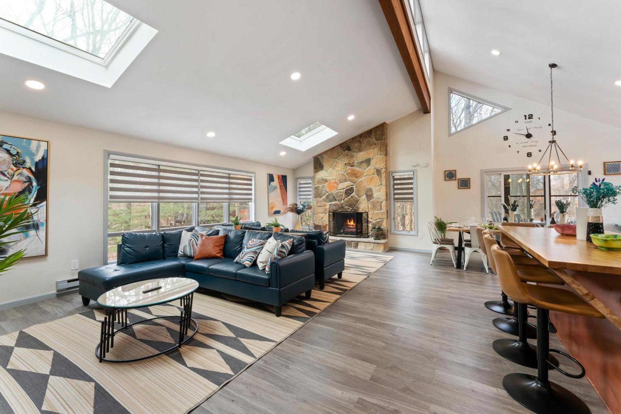 Open Concept-hottub-sauna-billiard-poker