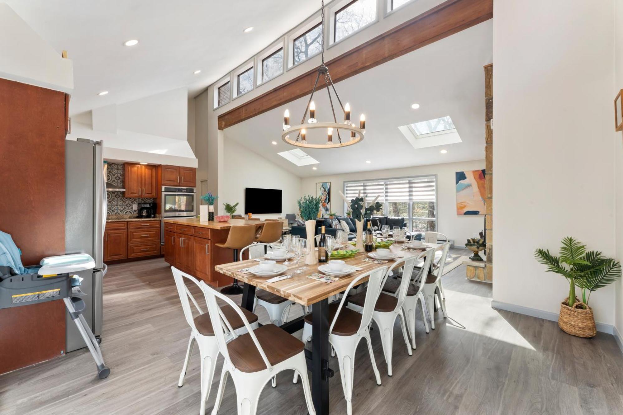 Open Concept-hottub-sauna-billiard-poker Holiday home