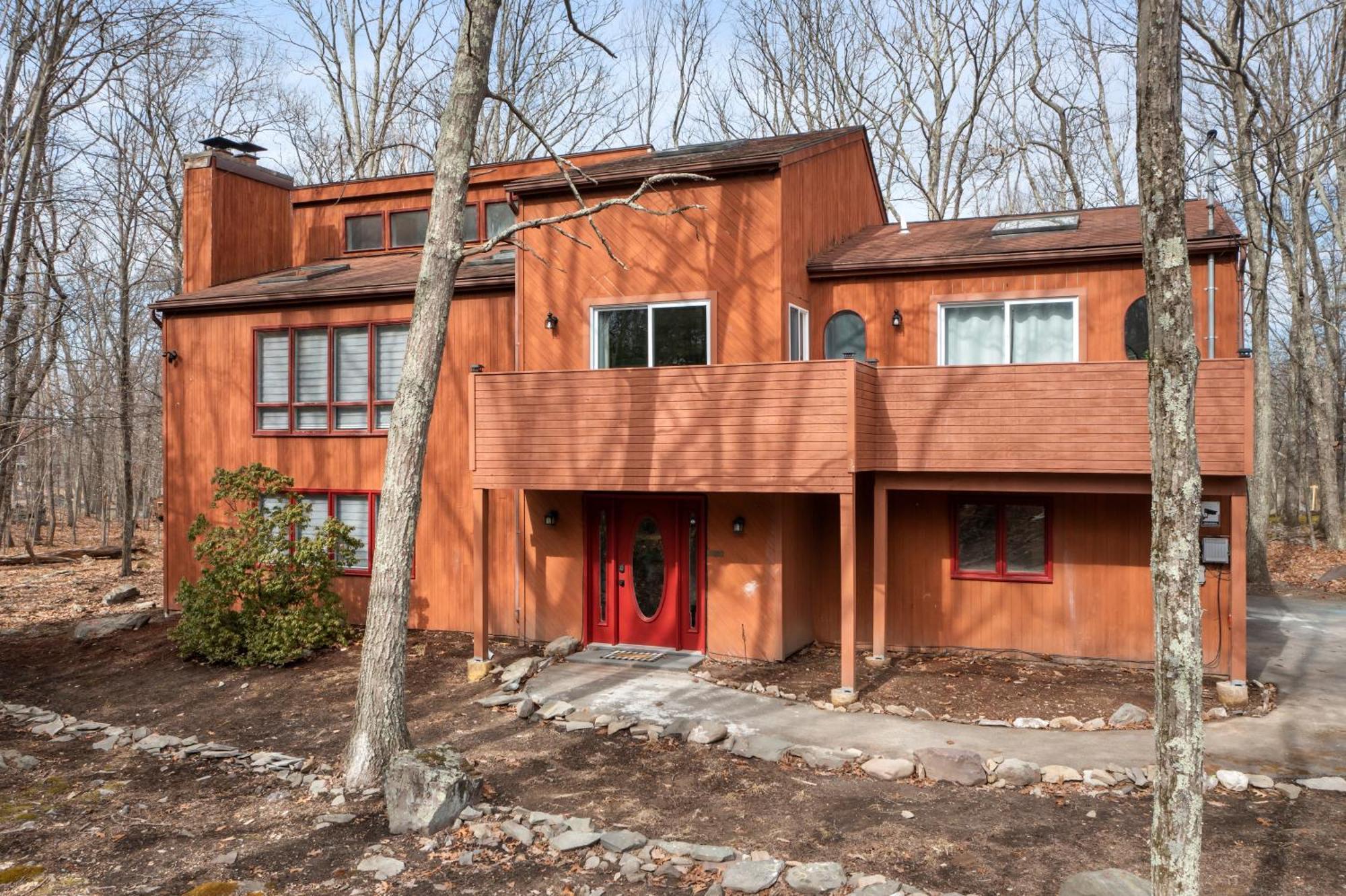 Open Concept-hottub-sauna-billiard-poker * East Stroudsburg