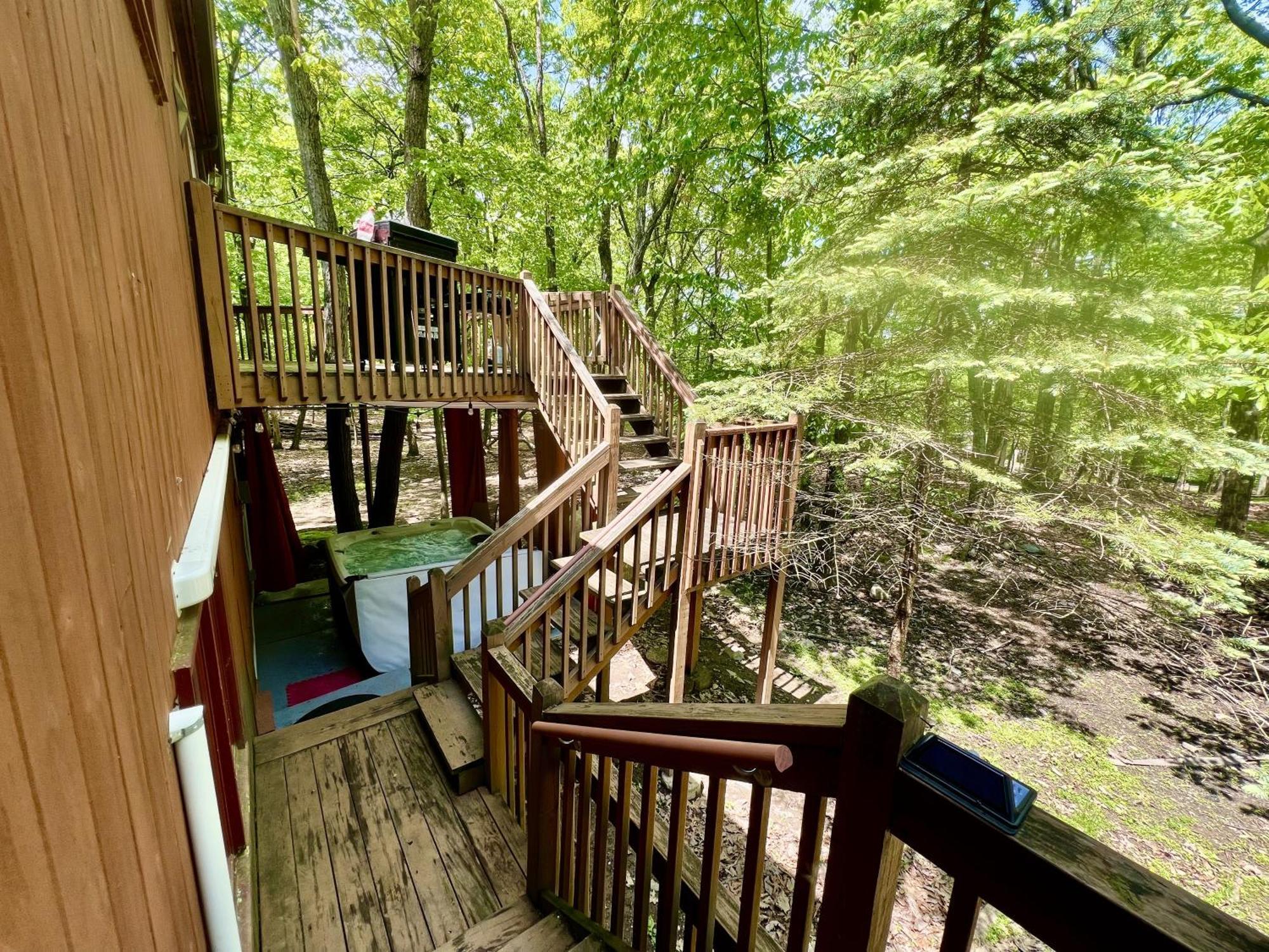 Open Concept-hottub-sauna-billiard-poker * East Stroudsburg