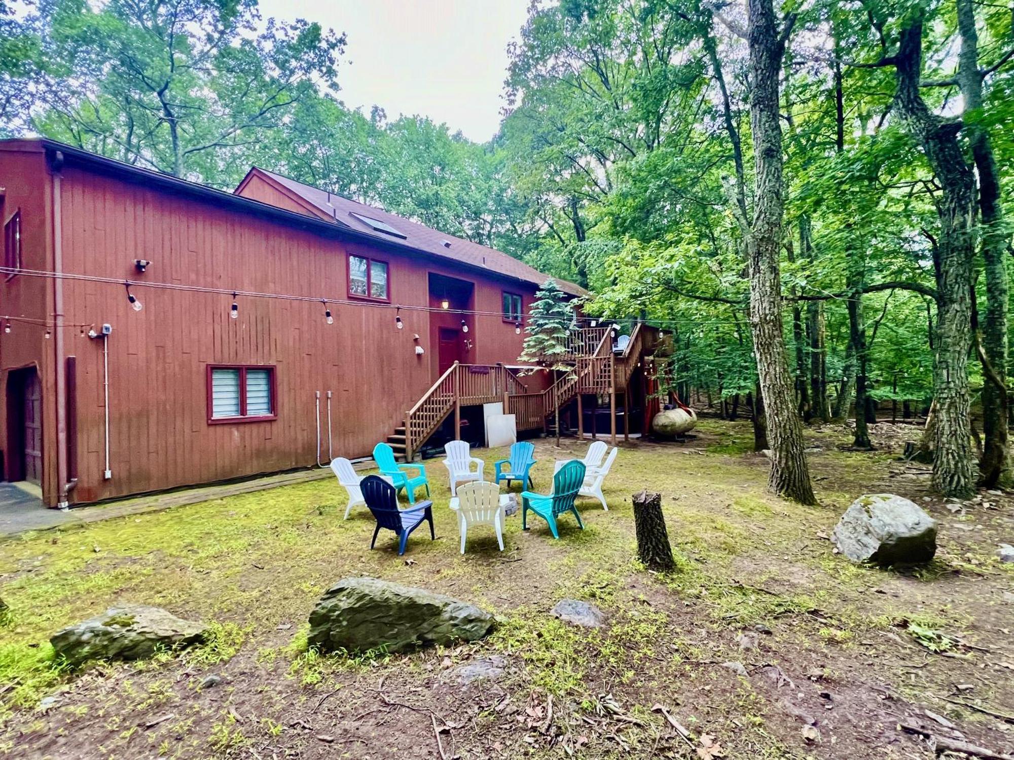 Open Concept-hottub-sauna-billiard-poker Holiday home *
